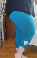 Load image into Gallery viewer, Knotted Pocket Capris Blue