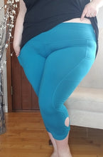 Load image into Gallery viewer, Knotted Pocket Capris Blue