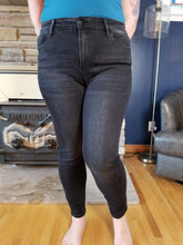 Load image into Gallery viewer, Comfort Jeans Black
